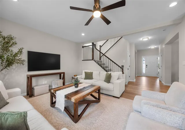 Photo 2 of Single family home for sale at 4291 Lions Chase Dr, Saint Louis, MO 63125 | MLS# 25022404 | Listing updated on 2025-04-10