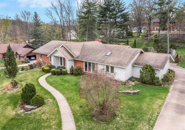 Photo 1 of Single family home for sale at 1722 Claymont Ests Dr, Chesterfield, MO 63017 | MLS# 25022432 | Listing updated on 2025-04-11