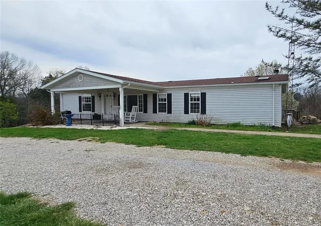 Photo 1 of Single family home for sale at 1099 Blue Ridge Rd, Auxvasse, MO 65231 | MLS# 25022437 | Listing updated on 2025-04-10
