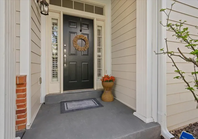 Photo 4 of Condo for sale at 16762 Chesterfield Blfs Cir, Chesterfield, MO 63005 | MLS# 25022443 | Listing updated on 2025-04-10