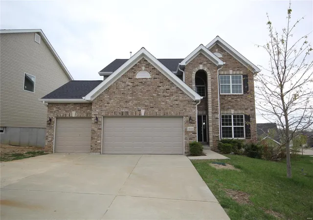 Photo 1 of Single family home for sale at 2029 Maryland Oaks Cir, Saint Louis, MO 63146 | MLS# 25022466 | Listing updated on 2025-04-10