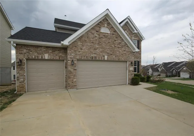 Photo 2 of Single family home for sale at 2029 Maryland Oaks Cir, Saint Louis, MO 63146 | MLS# 25022466 | Listing updated on 2025-04-10