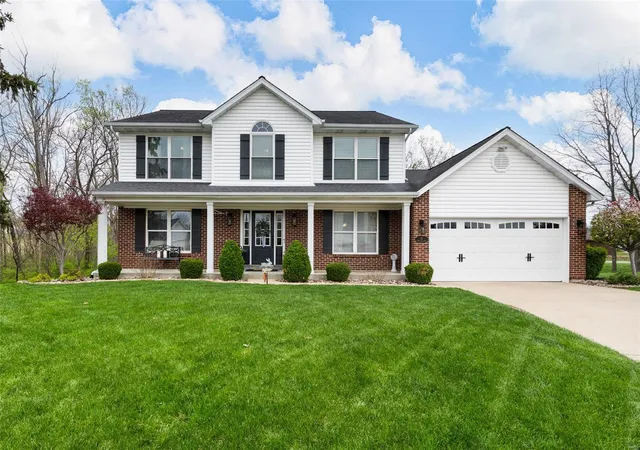 Photo 2 of Single family home for sale at 21 Deer Park Ct, Saint Peters, MO 63304 | MLS# 25022512 | Listing updated on 2025-04-11
