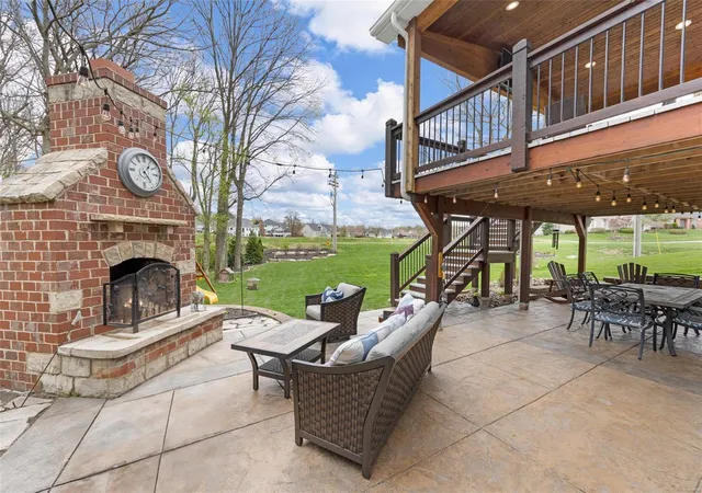 Photo 3 of Single family home for sale at 21 Deer Park Ct, Saint Peters, MO 63304 | MLS# 25022512 | Listing updated on 2025-04-11