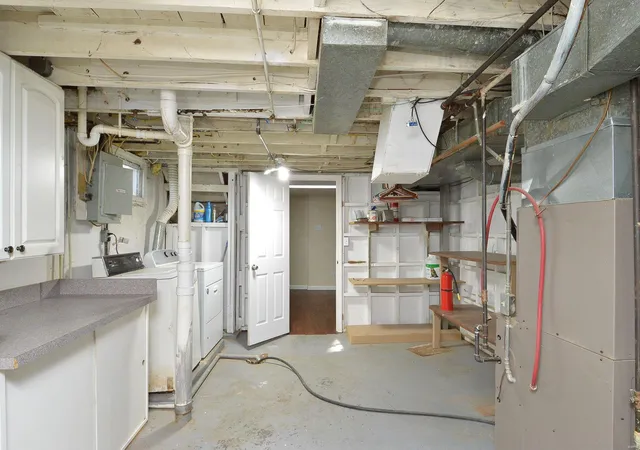 Photo 33 of Single family home for sale at 3214 Krem Ave, Saint Ann, MO 63074 | MLS# 25022605 | Listing updated on 2025-04-10