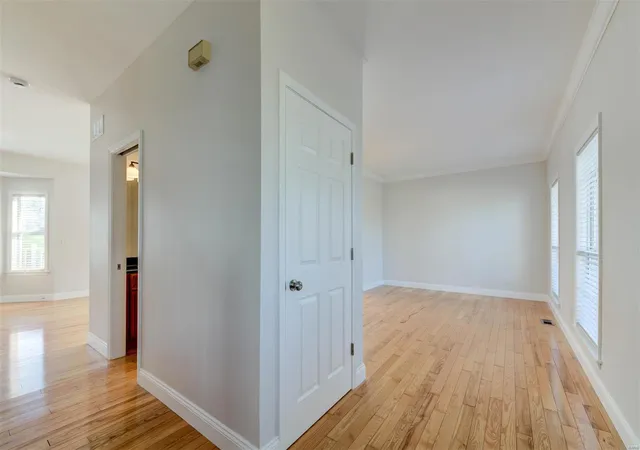 Photo 3 of Single family home for sale at 6 Clydesdale Ct, Saint Charles, MO 63304 | MLS# 25022613 | Listing updated on 2025-04-11