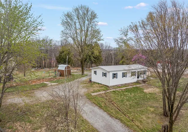Photo 12 of Single family home for sale at 7559 State Road Z, Fulton, MO 65251 | MLS# 25022675 | Listing updated on 2025-04-11