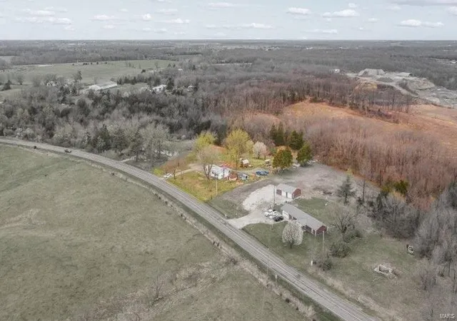 Photo 2 of Single family home for sale at 7559 State Rd Z, Fulton, MO 65251 | MLS# 25022675 | Listing updated on 2025-04-11