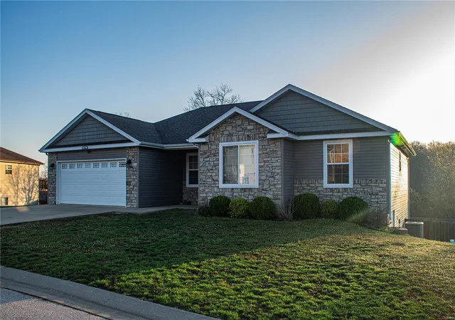 Photo 1 of Single family home for sale at 113 Crk View Dr, Saint Robert, MO 65584 | MLS# 25022679 | Listing updated on 2025-04-11