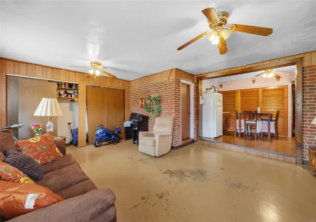 Photo 3 of Single family home for sale at 913 Lebon Dr, Saint Louis, MO 63137 | MLS# 25022687 | Listing updated on 2025-04-18