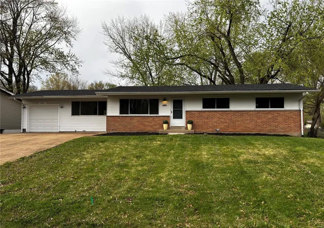 Photo 1 of Sale Pending at 1022 Briarbrae Dr, Saint Louis, MO 63138 | MLS# 25022723 | Listing updated on 2025-04-11