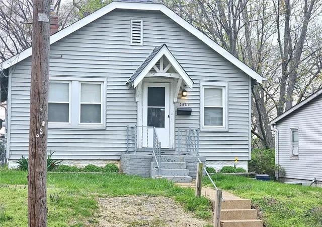 Photo 3 of Single family home for sale at 2831 Old Hanley Rd, Saint Louis, MO 63114 | MLS# 25022741 | Listing updated on 2025-04-12