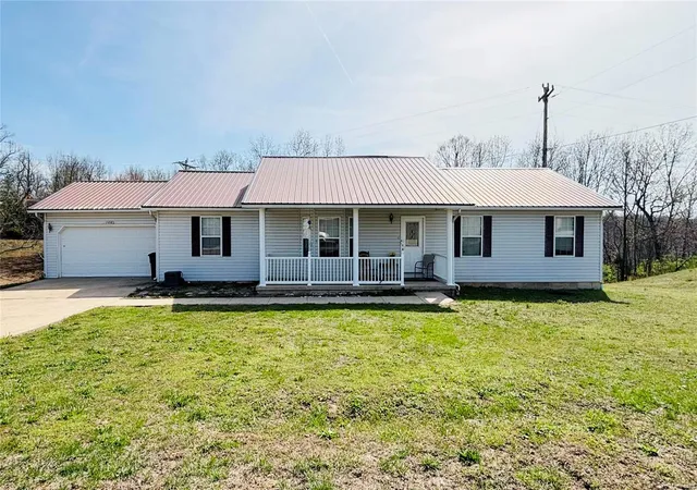 Photo 2 of Single family home for sale at 108 Sawmill Rd, Saint Robert, MO 65584 | MLS# 25022779 | Listing updated on 2025-04-11