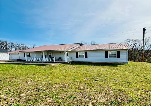 Photo 3 of Single family home for sale at 108 Sawmill Rd, Saint Robert, MO 65584 | MLS# 25022779 | Listing updated on 2025-04-11