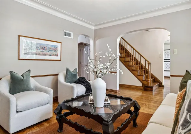 Photo 3 of Single family home for sale at 8000 Stanford Ave, Saint Louis, MO 63130 | MLS# 25022783 | Listing updated on 2025-05-08