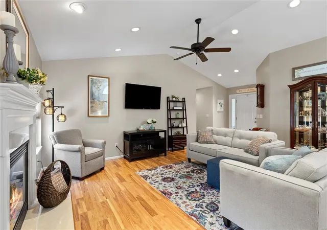 Photo 2 of Sale Pending at 1996 Lunenburg Dr, Saint Peters, MO 63376 | MLS# 25022912 | Listing updated on 2025-05-01