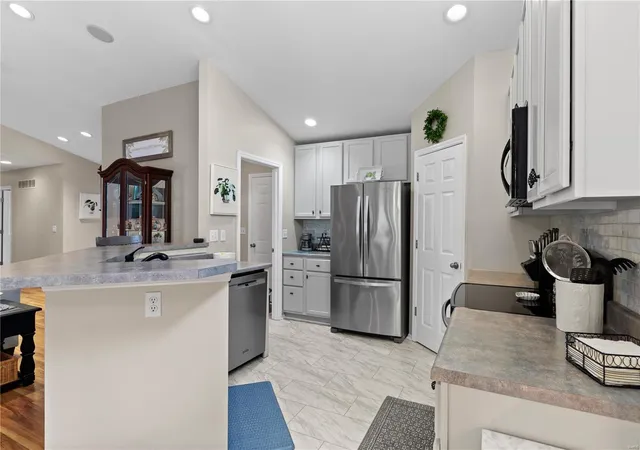 Photo 3 of Sale Pending at 1996 Lunenburg Dr, Saint Peters, MO 63376 | MLS# 25022912 | Listing updated on 2025-05-01