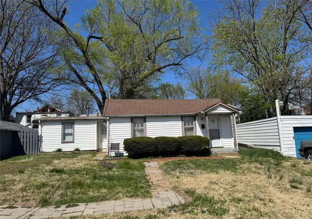 Photo 1 of Single family home for sale at 9431 Edmund Dr, Saint Louis, MO 63114 | MLS# 25022981 | Listing updated on 2025-04-12