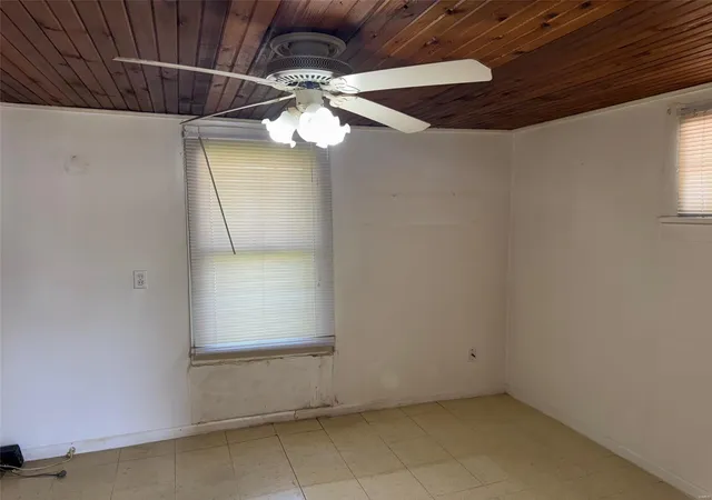 Photo 3 of Single family home for sale at 9431 Edmund Dr, Saint Louis, MO 63114 | MLS# 25022981 | Listing updated on 2025-04-12