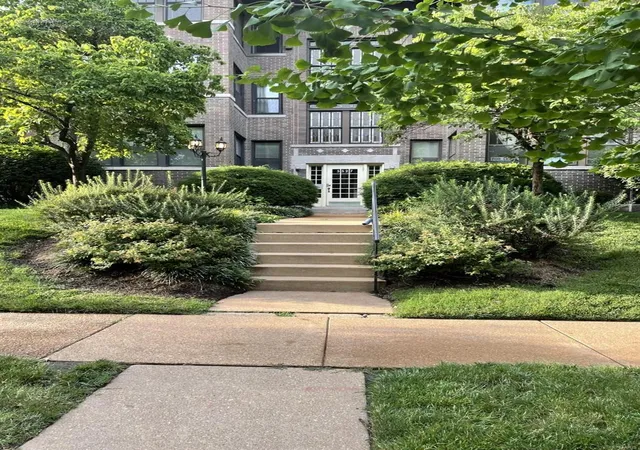 Photo 1 of Condo for sale at 5527 Waterman Blvd #1E, Saint Louis, MO 63112 | MLS# 25023049 | Listing updated on 2025-04-13