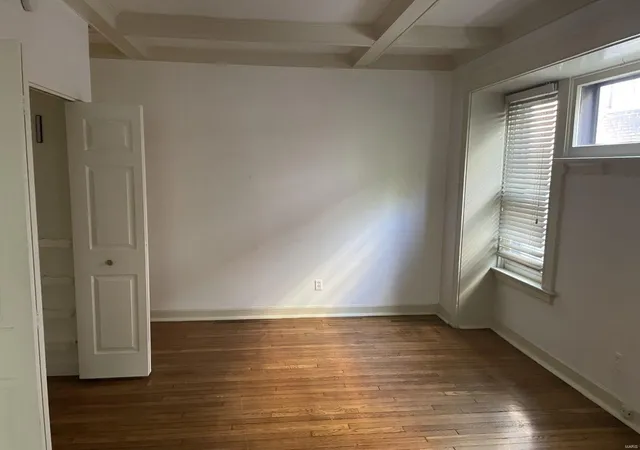 Photo 3 of Condo for sale at 5527 Waterman Blvd #1E, Saint Louis, MO 63112 | MLS# 25023049 | Listing updated on 2025-04-13