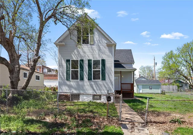 Photo 1 of Single family home for sale at 831 Wachtel Ave, Saint Louis, MO 63125 | MLS# 25023053 | Listing updated on 2025-05-10