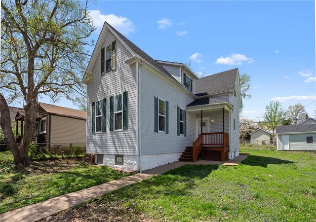 Photo 2 of Single family home for sale at 831 Wachtel Ave, Saint Louis, MO 63125 | MLS# 25023053 | Listing updated on 2025-05-10