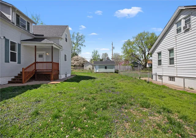 Photo 3 of Single family home for sale at 831 Wachtel Ave, Saint Louis, MO 63125 | MLS# 25023053 | Listing updated on 2025-05-10
