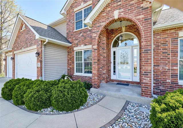 Photo 3 of Single family home for sale at 1702 Jacobs Pillow Dr, Saint Peters, MO 63376 | MLS# 25023072 | Listing updated on 2025-04-17
