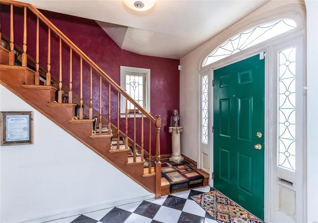 Photo 2 of Single family home for sale at 2811 Moniteau Dr, Saint Louis, MO 63121 | MLS# 25023078 | Listing updated on 2025-04-15