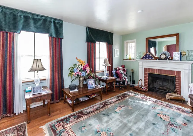 Photo 3 of Single family home for sale at 2811 Moniteau Dr, Saint Louis, MO 63121 | MLS# 25023078 | Listing updated on 2025-04-15