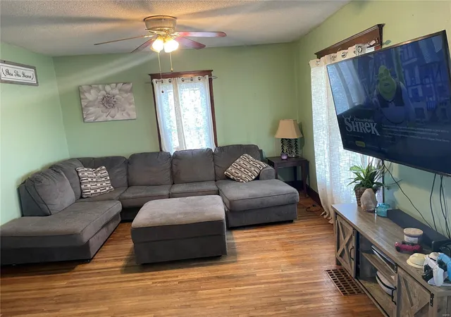 Photo 2 of Single family home for sale at 25668 Nw County Rd 143, Kahoka, MO 63445 | MLS# 25023083 | Listing updated on 2025-04-14