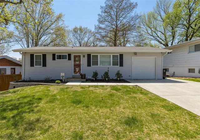 Photo 2 of Single family home for sale at 214 Martigney Dr, Saint Louis, MO 63129 | MLS# 25023090 | Listing updated on 2025-04-18