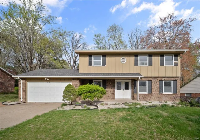 Photo 1 of Single family home for sale at 1222 Deer Ridge Dr, Saint Louis, MO 63135 | MLS# 25023091 | Listing updated on 2025-04-17