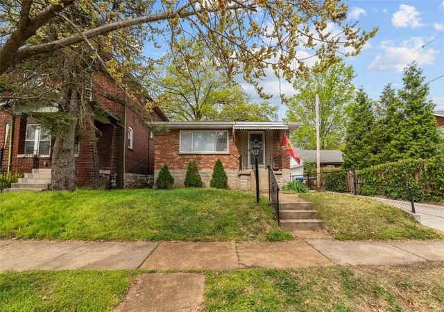 Photo 2 of Single family home for sale at 1015 Louisville Ave, Saint Louis, MO 63139 | MLS# 25023124 | Listing updated on 2025-04-24