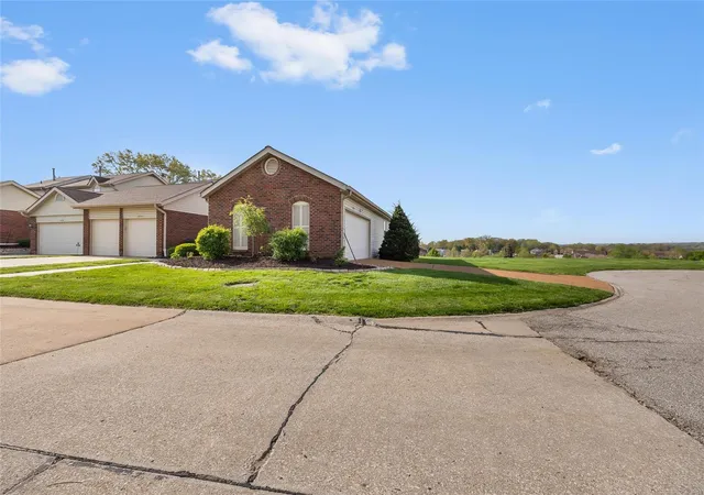 Photo 3 of Condo for sale at 13720 Minnette Ct, Saint Louis, MO 63128 | MLS# 25023136 | Listing updated on 2025-04-21