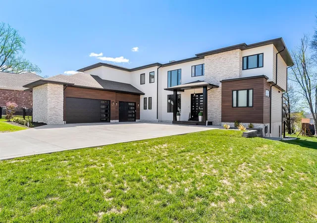 Photo 2 of Mansion for sale at 10010 Schuessler Rd, Saint Louis, MO 63128 | MLS# 25023167 | Listing updated on 2025-04-23