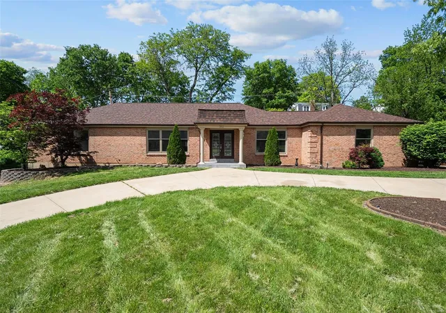 Photo 1 of Single family home for sale at 362 Hibler Ct, Saint Louis, MO 63141 | MLS# 25023180 | Listing updated on 2025-05-08