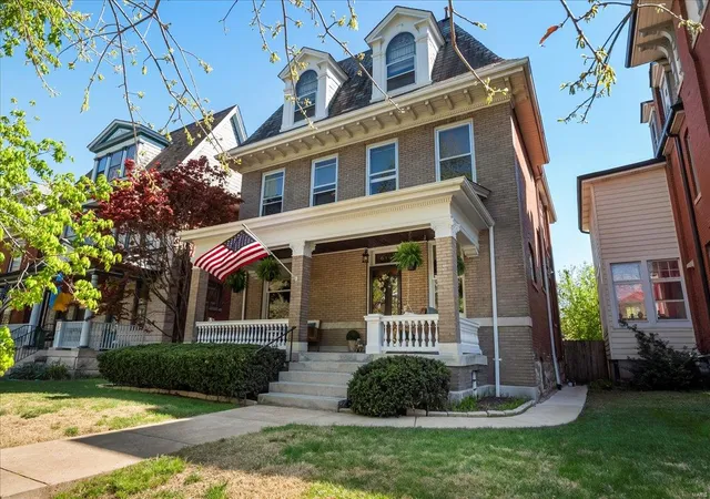 Photo 2 of Single family home for sale at 6182 Kingsbury Ave, Saint Louis, MO 63112 | MLS# 25023189 | Listing updated on 2025-04-16