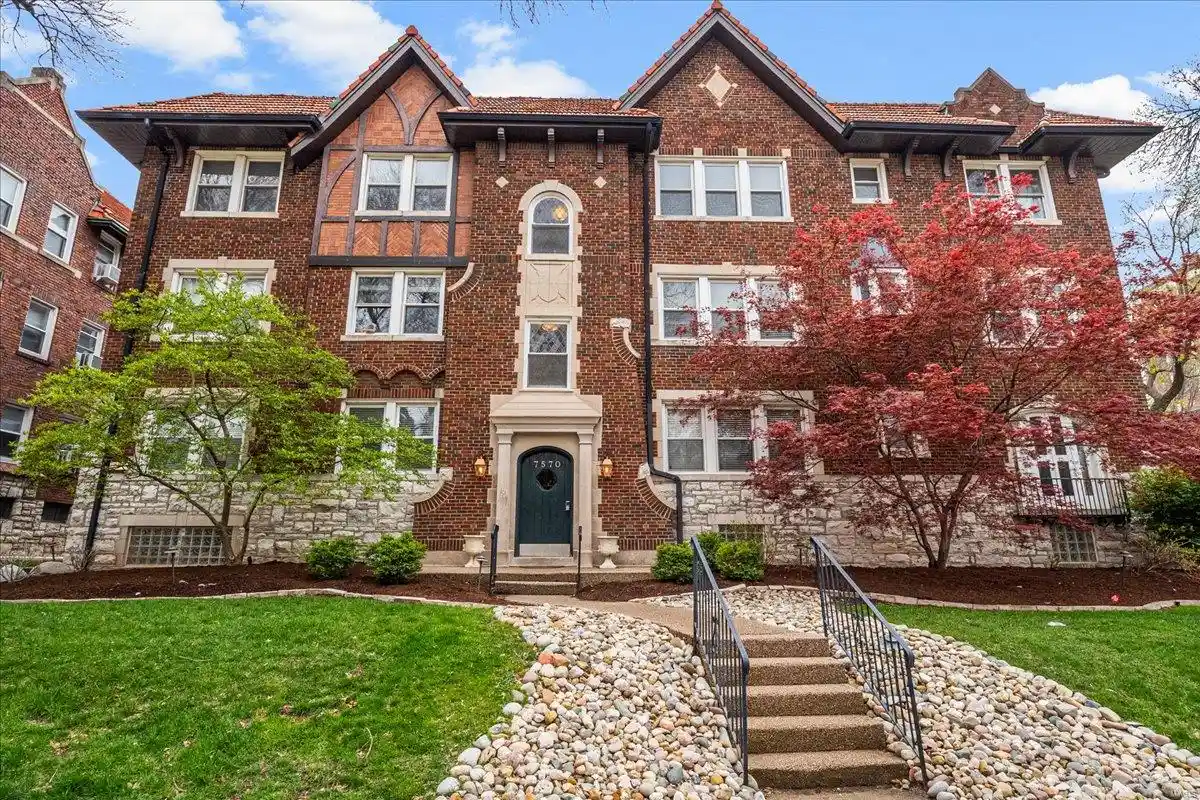 Listing Photo 1 - Condo for sale in 7570 Byron Pl located at 7570 Byron Pl, Clayton, MO 63105 - Unit #3W