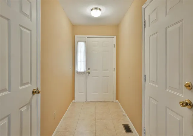 Photo 3 of Single family home for sale at 4 Mouser Dr, Saint Charles, MO 63304 | MLS# 25023229 | Listing updated on 2025-04-15