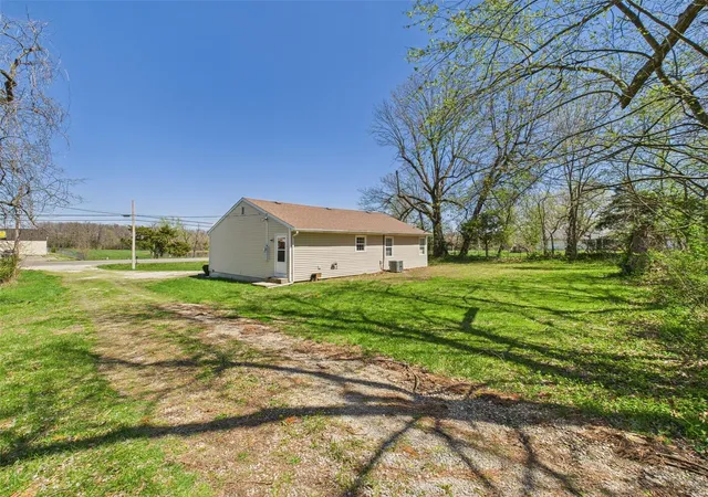 Photo 21 of Single family home for sale at 710 W Jefferson Ave, Conway, MO 65632 | MLS# 25023290 | Listing updated on 2025-04-15
