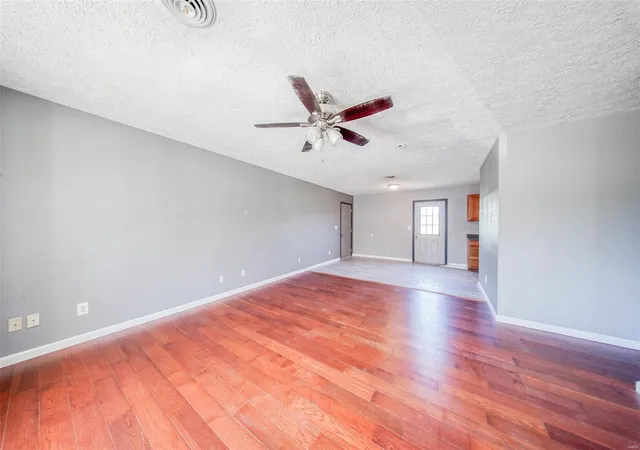 Photo 2 of Single family home for sale at 51 Jana Ln, Saint James, MO 65559 | MLS# 25023291 | Listing updated on 2025-04-18