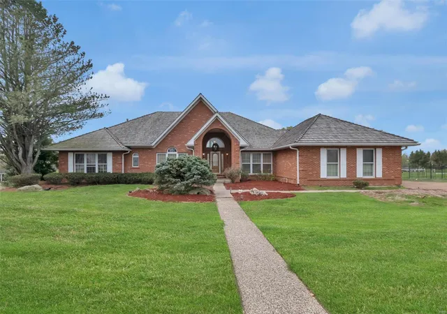 Photo 1 of Single family home for sale at 17819 Argonne Ests Dr, Florissant, MO 63034 | MLS# 25023292 | Listing updated on 2025-04-15