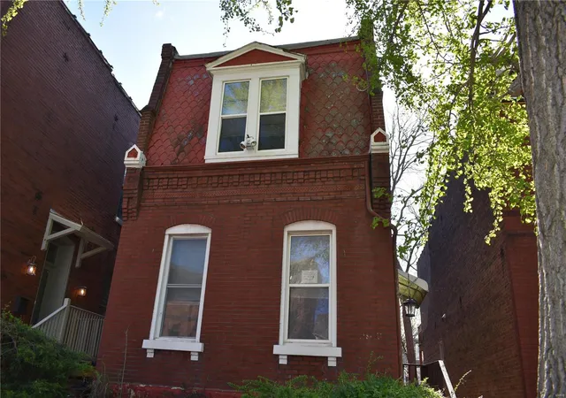 Photo 1 of Single family home for sale at 2912 Indiana Ave, Saint Louis, MO 63118 | MLS# 25023303 | Listing updated on 2025-04-15