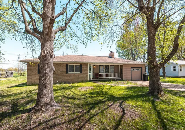Photo 1 of Single family home for sale at 412 N Louise Ave, Saint James, MO 65559 | MLS# 25023338 | Listing updated on 2025-04-16