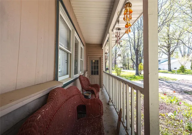 Photo 2 of Single family home for sale at 412 N Louise Ave, Saint James, MO 65559 | MLS# 25023338 | Listing updated on 2025-04-16