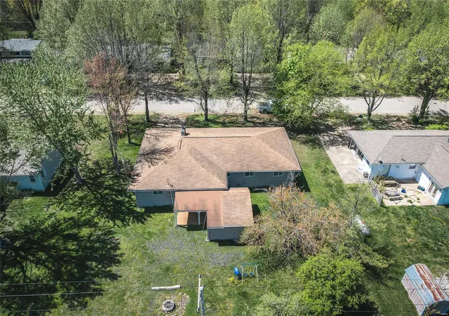 Photo 3 of Single family home for sale at 412 N Louise Ave, Saint James, MO 65559 | MLS# 25023338 | Listing updated on 2025-04-16