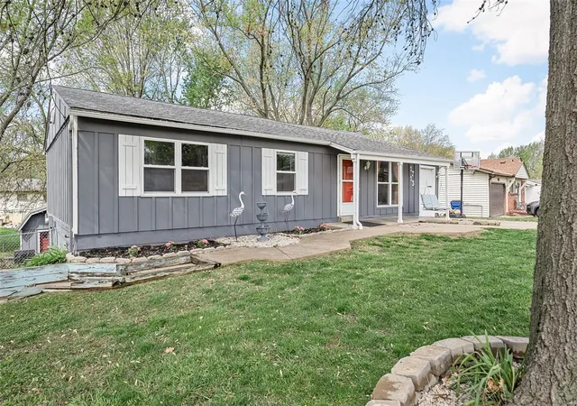 Photo 2 of Single family home for sale at 1713 Pebble Brk Dr, O Fallon, MO 63366 | MLS# 25023364 | Listing updated on 2025-04-23
