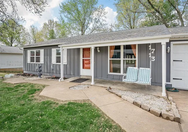Photo 3 of Single family home for sale at 1713 Pebble Brk Dr, O Fallon, MO 63366 | MLS# 25023364 | Listing updated on 2025-04-23